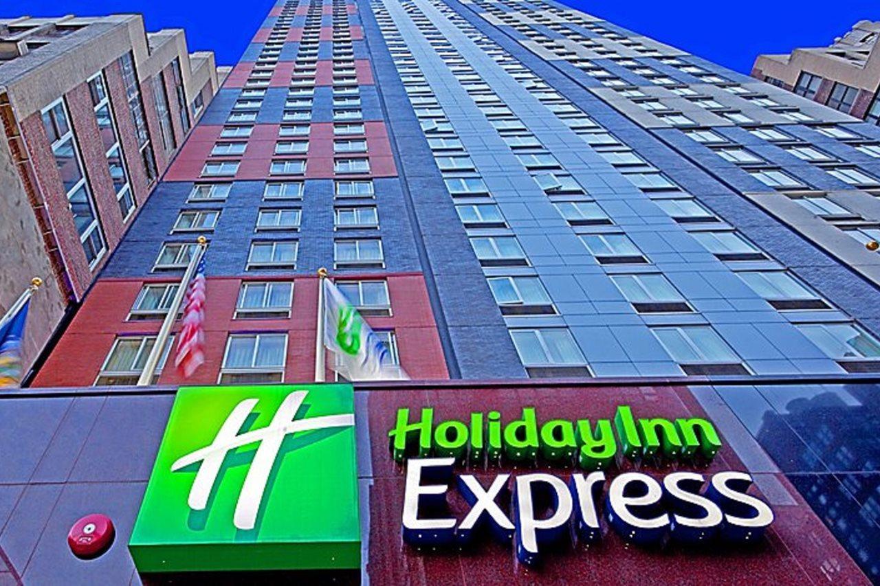 Holiday Inn Express - Times Square By Ihg New York Exterior photo