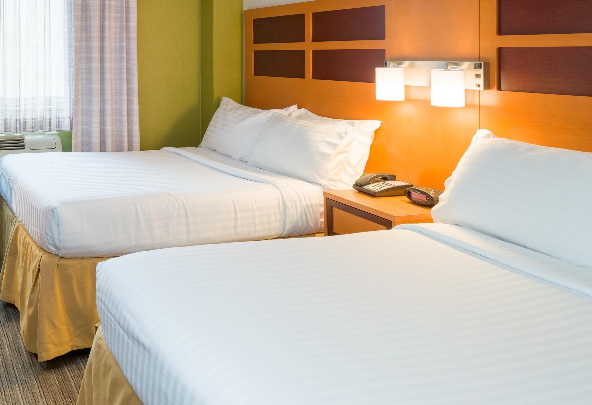 Holiday Inn Express - Times Square By Ihg New York Exterior photo