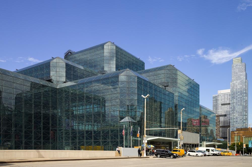 Holiday Inn Express - Times Square By Ihg New York Exterior photo