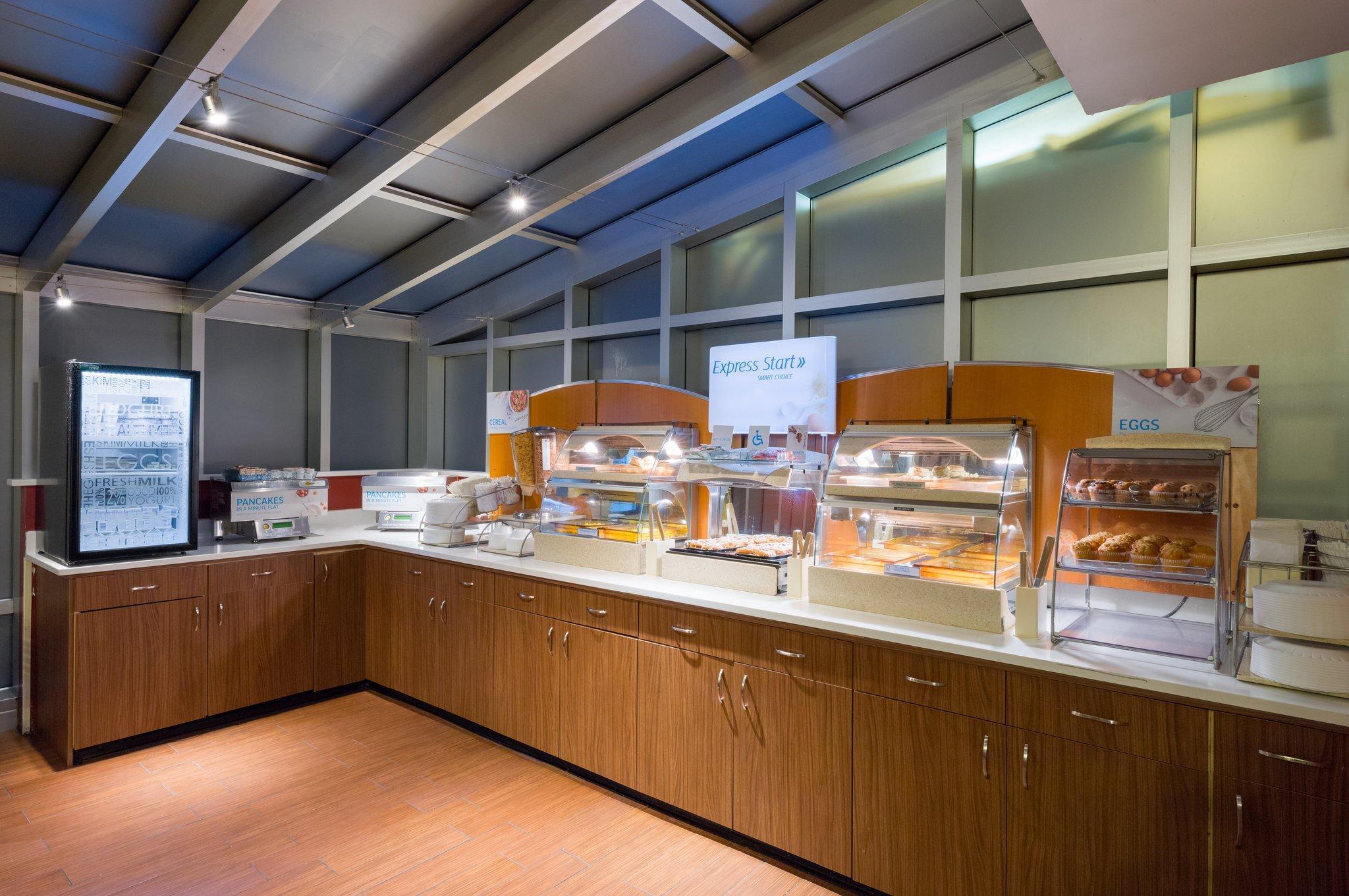 Holiday Inn Express - Times Square By Ihg New York Exterior photo