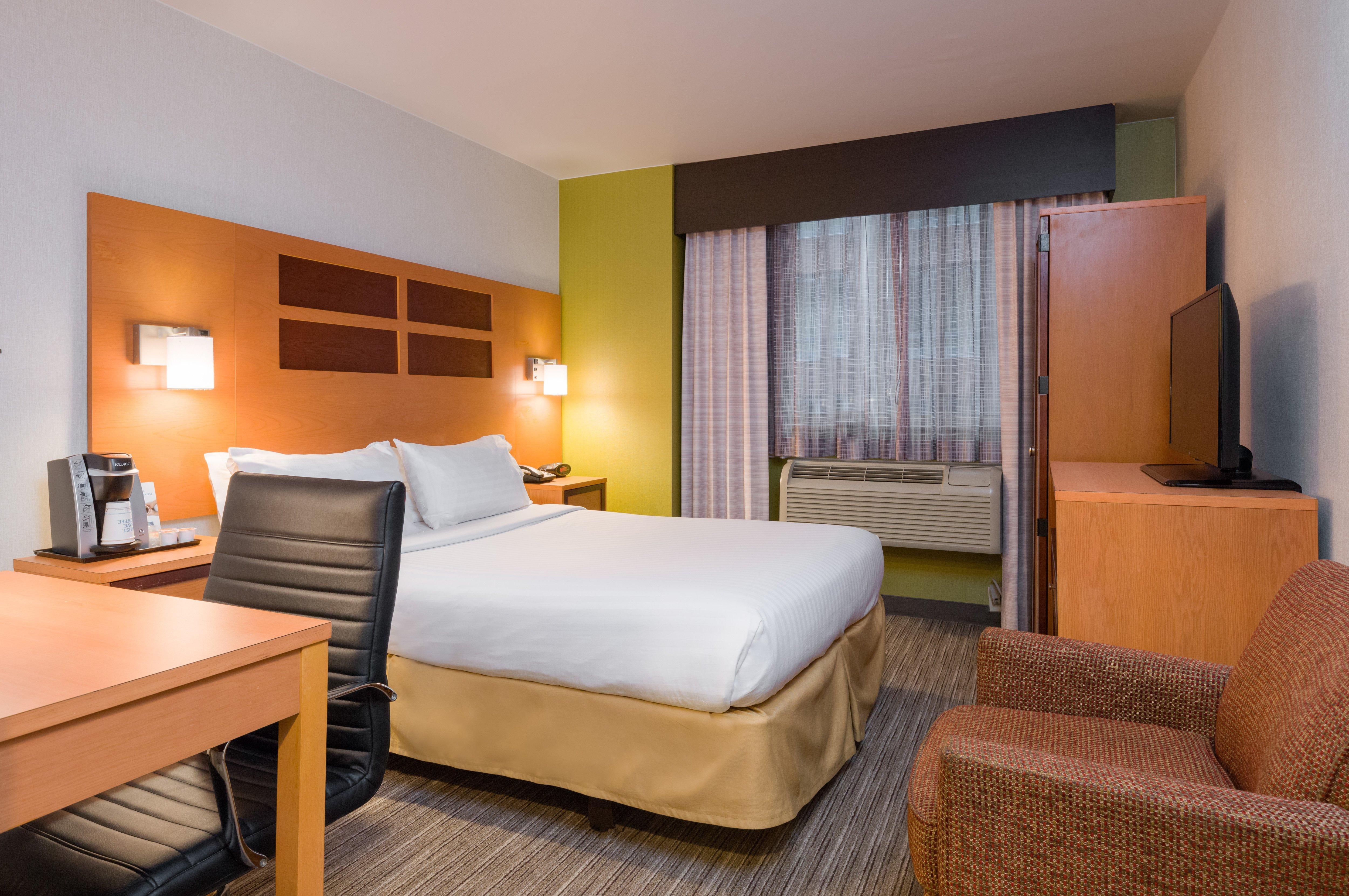 Holiday Inn Express - Times Square By Ihg New York Exterior photo