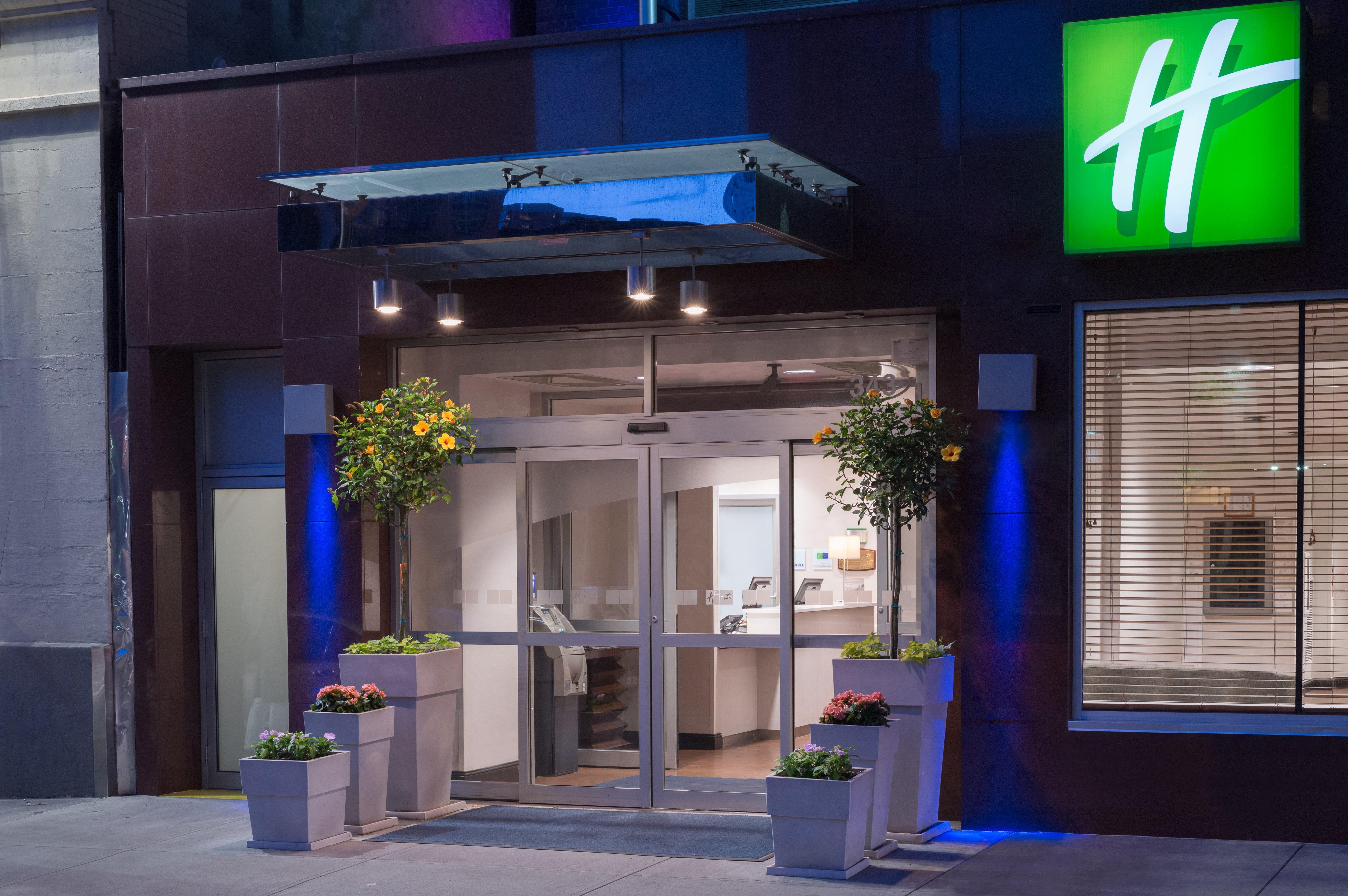 Holiday Inn Express - Times Square By Ihg New York Exterior photo