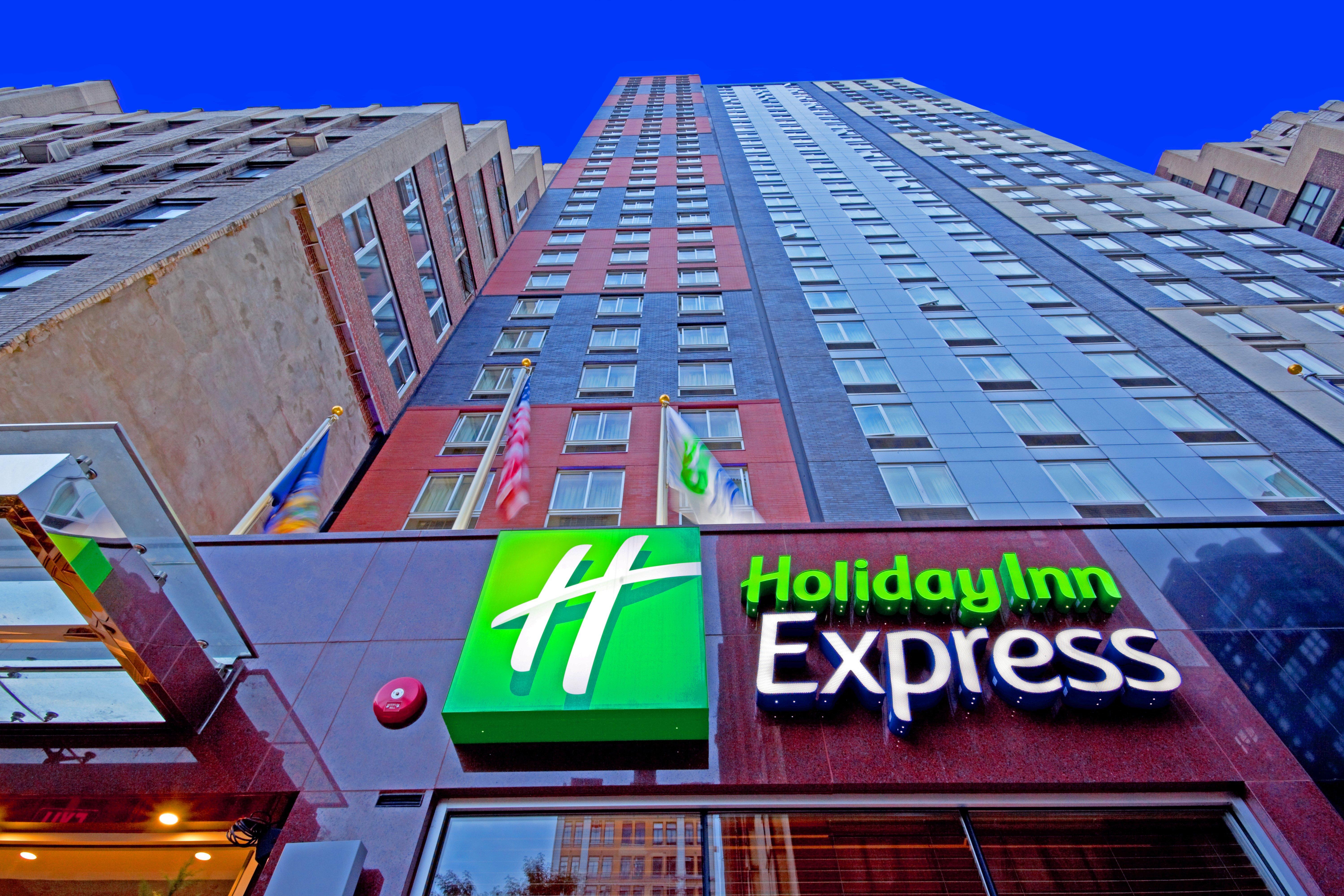 Holiday Inn Express - Times Square By Ihg New York Exterior photo