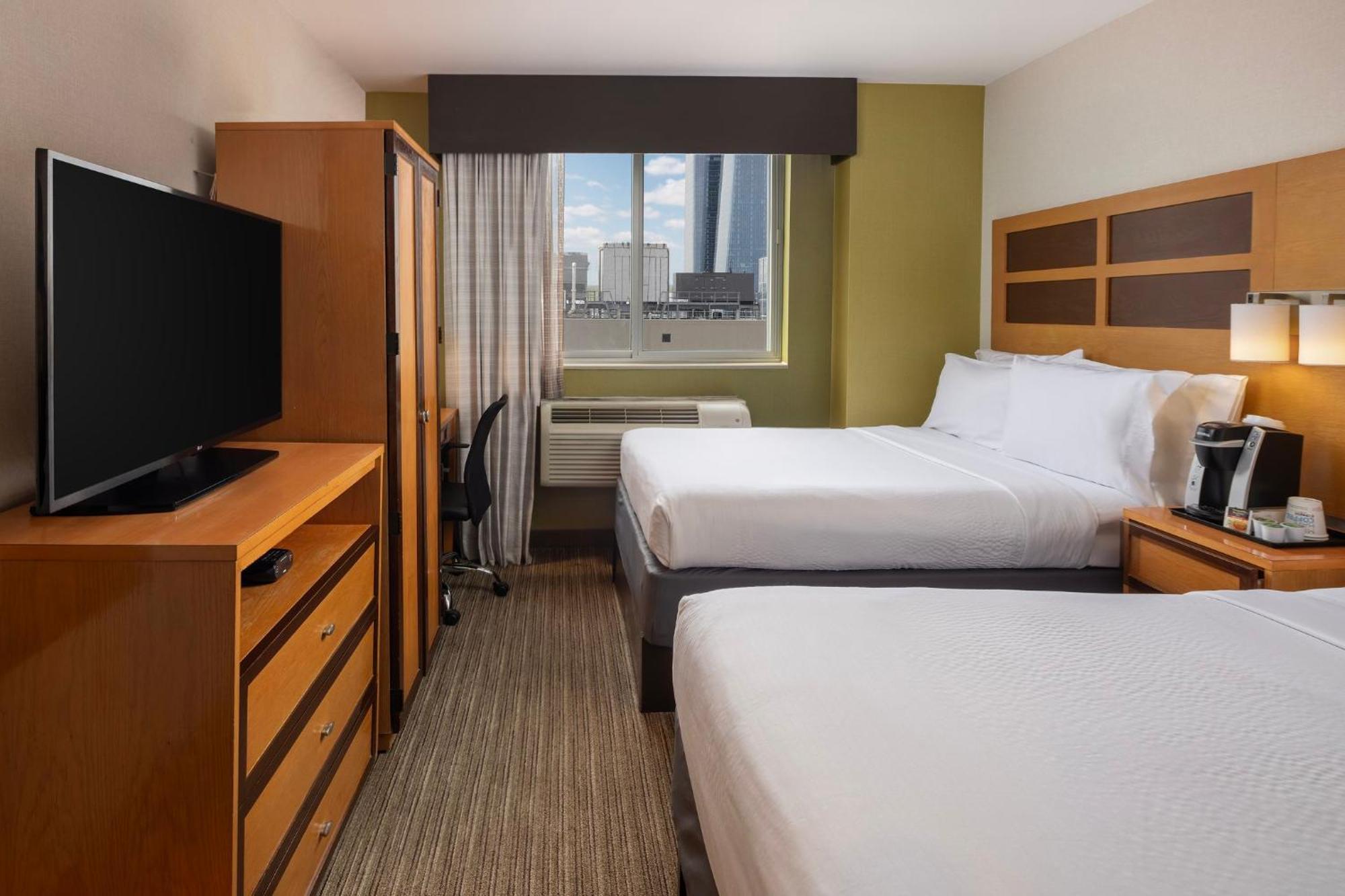 Holiday Inn Express - Times Square By Ihg New York Exterior photo